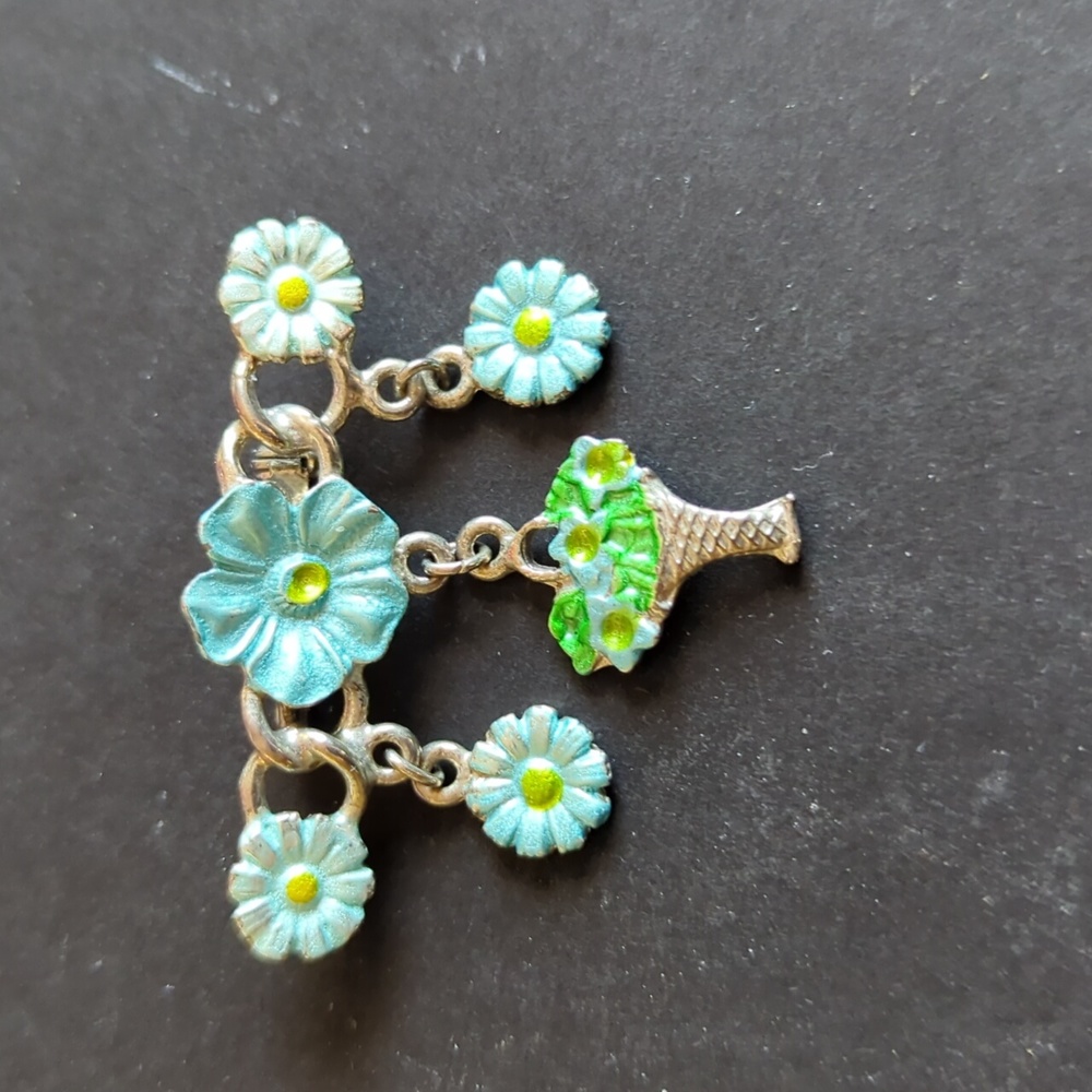 Brooch with blue daisy bouquet in basket and single daisies locking C clasp